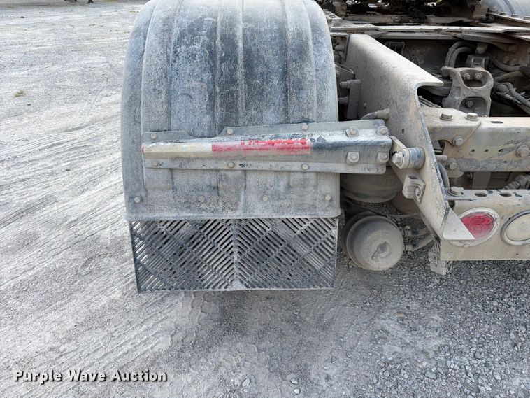 image for item FC3043 2007 Kenworth T800 semi truck