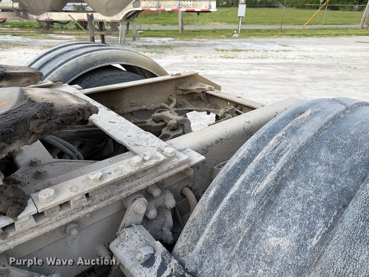 image for item FC3043 2007 Kenworth T800 semi truck