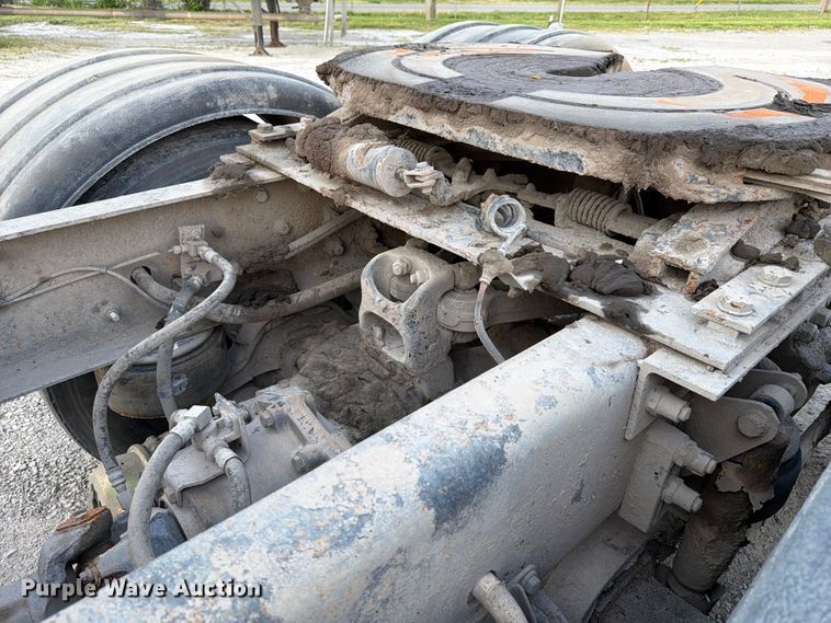 image for item FC3043 2007 Kenworth T800 semi truck