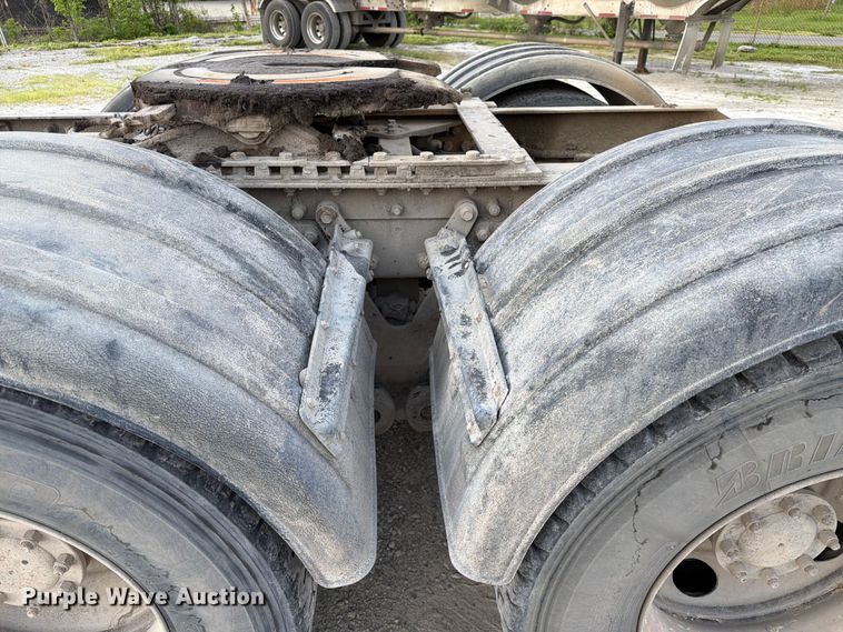 image for item FC3043 2007 Kenworth T800 semi truck