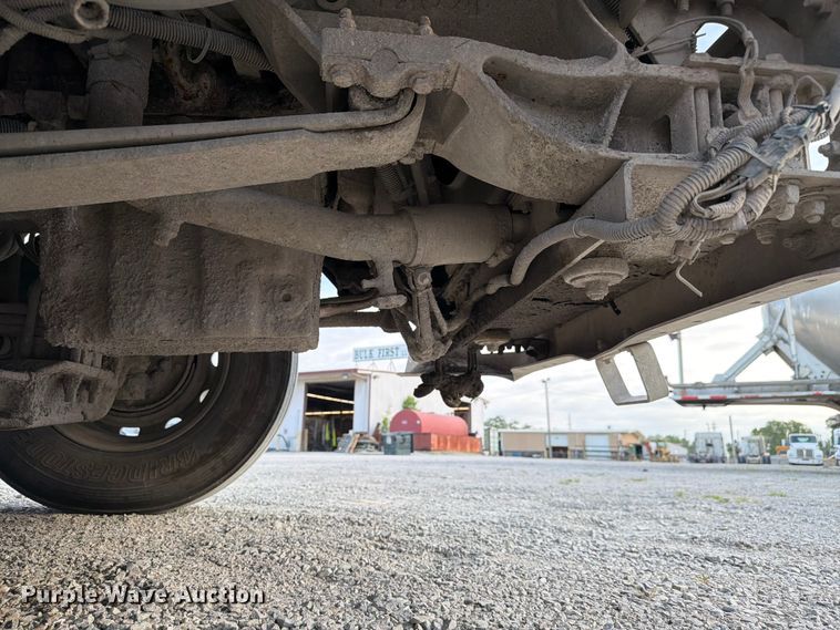 image for item FC3043 2007 Kenworth T800 semi truck