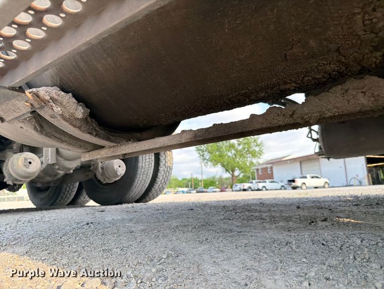 image for item FC3043 2007 Kenworth T800 semi truck