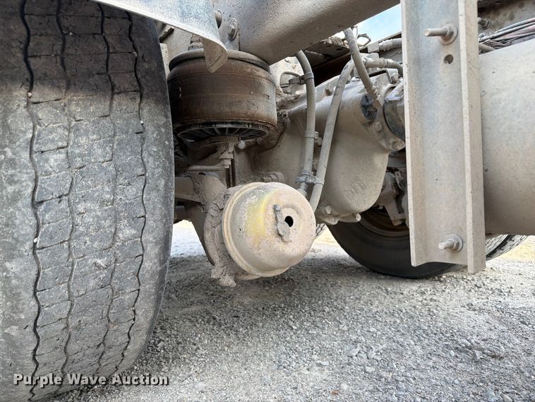 image for item FC3043 2007 Kenworth T800 semi truck