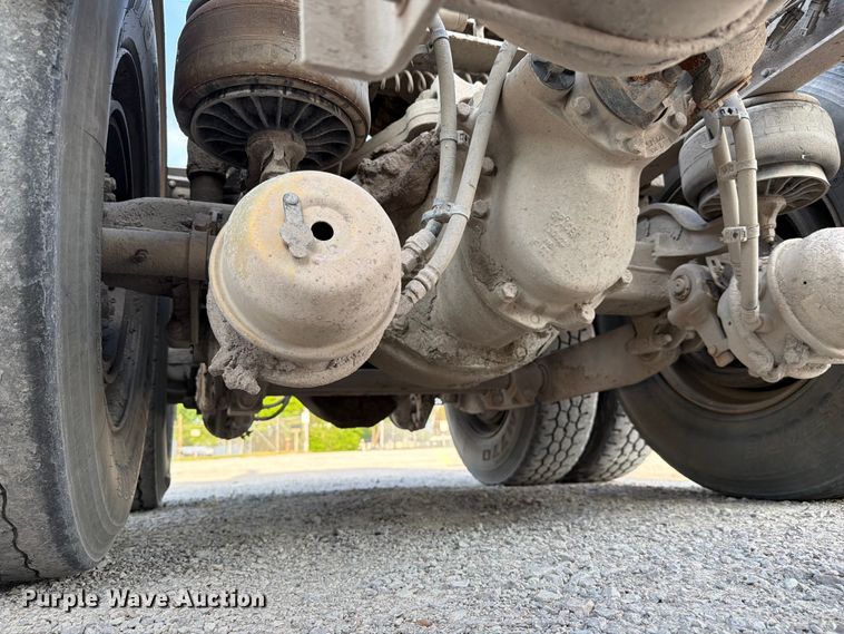 image for item FC3043 2007 Kenworth T800 semi truck