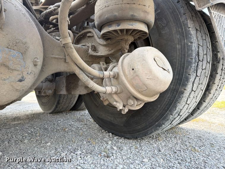 image for item FC3043 2007 Kenworth T800 semi truck