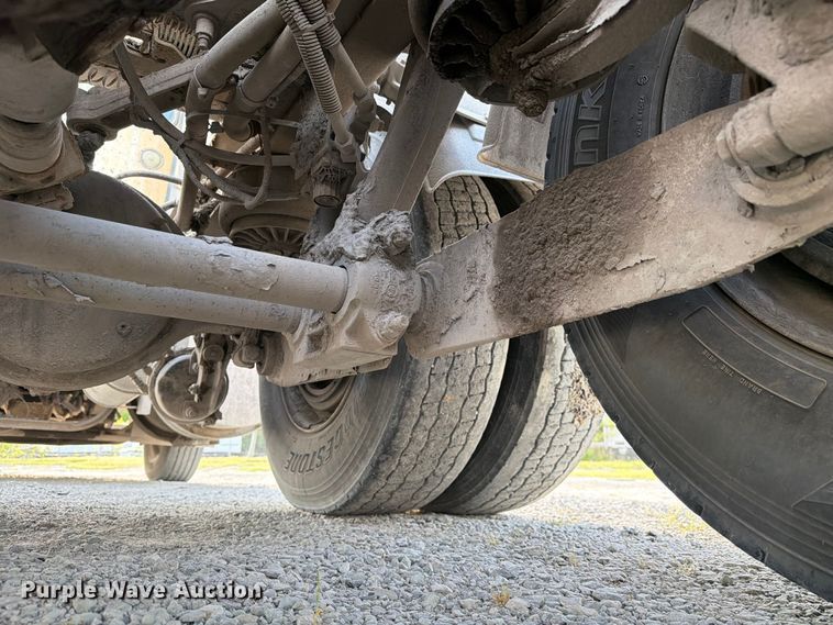 image for item FC3043 2007 Kenworth T800 semi truck