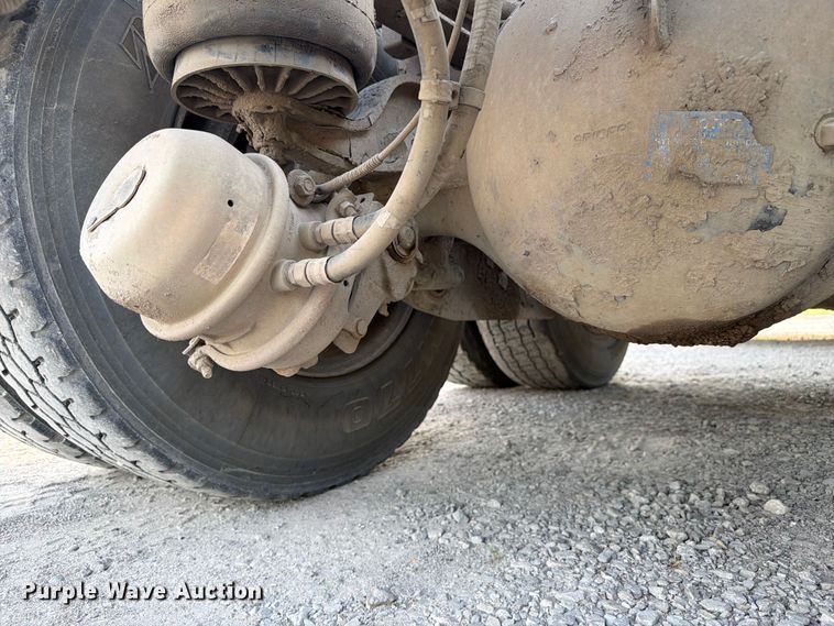 image for item FC3043 2007 Kenworth T800 semi truck