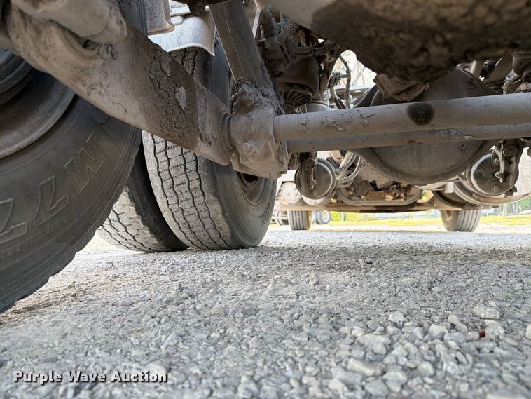 image for item FC3043 2007 Kenworth T800 semi truck