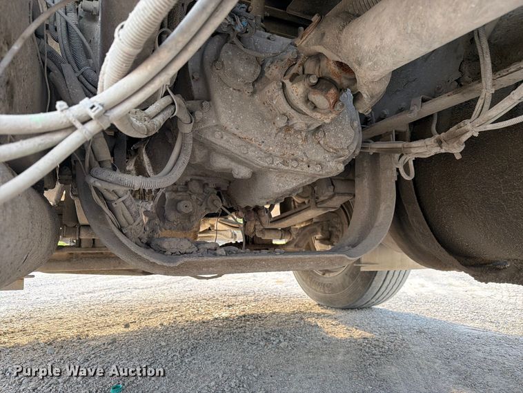 image for item FC3043 2007 Kenworth T800 semi truck