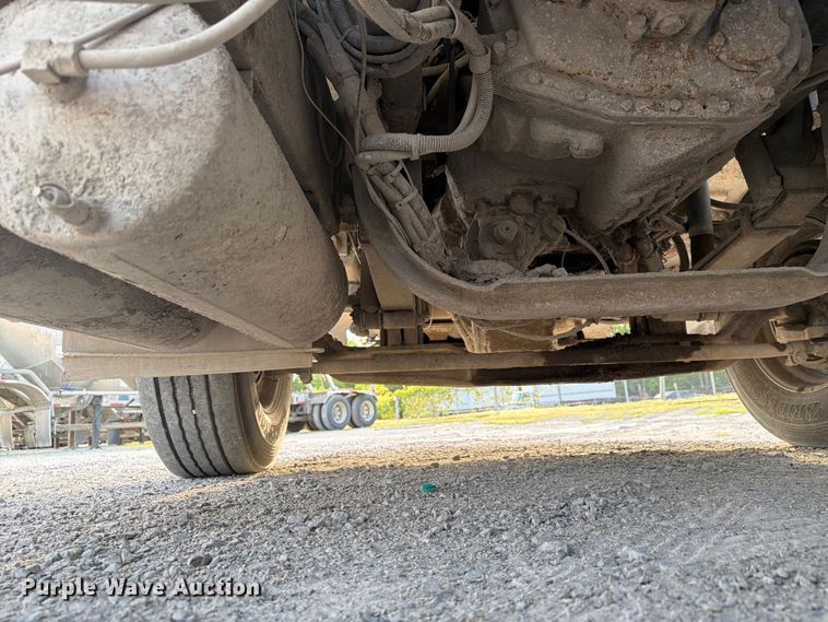 image for item FC3043 2007 Kenworth T800 semi truck