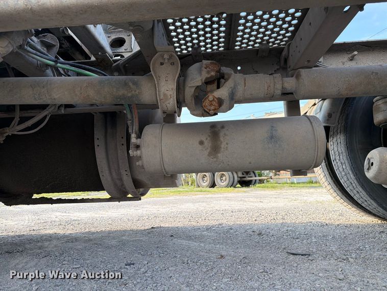 image for item FC3043 2007 Kenworth T800 semi truck