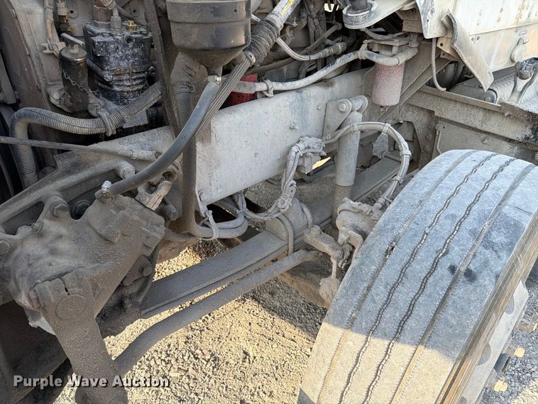 image for item FC3043 2007 Kenworth T800 semi truck