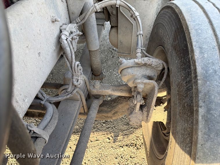 image for item FC3043 2007 Kenworth T800 semi truck