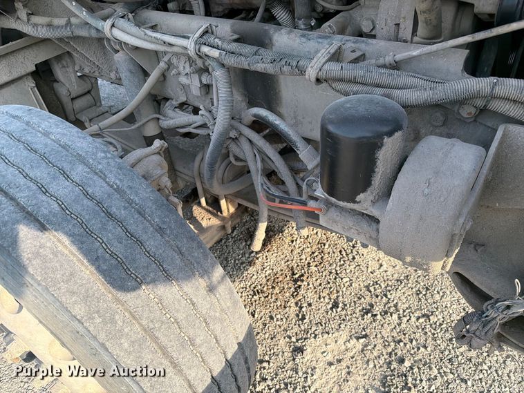 image for item FC3043 2007 Kenworth T800 semi truck