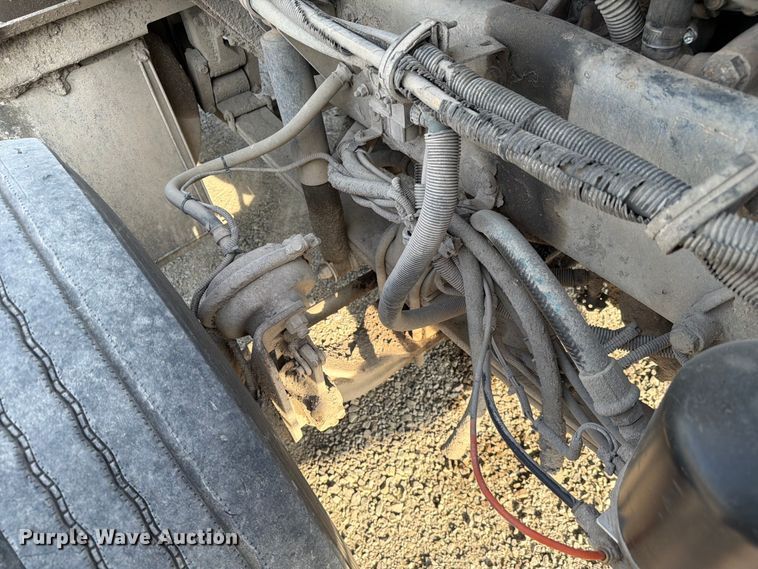 image for item FC3043 2007 Kenworth T800 semi truck