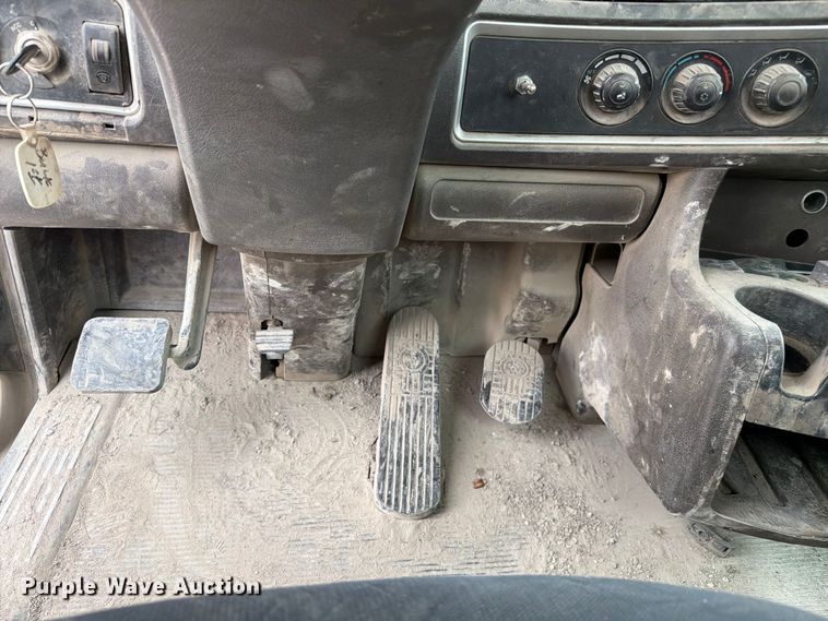 image for item FC3043 2007 Kenworth T800 semi truck