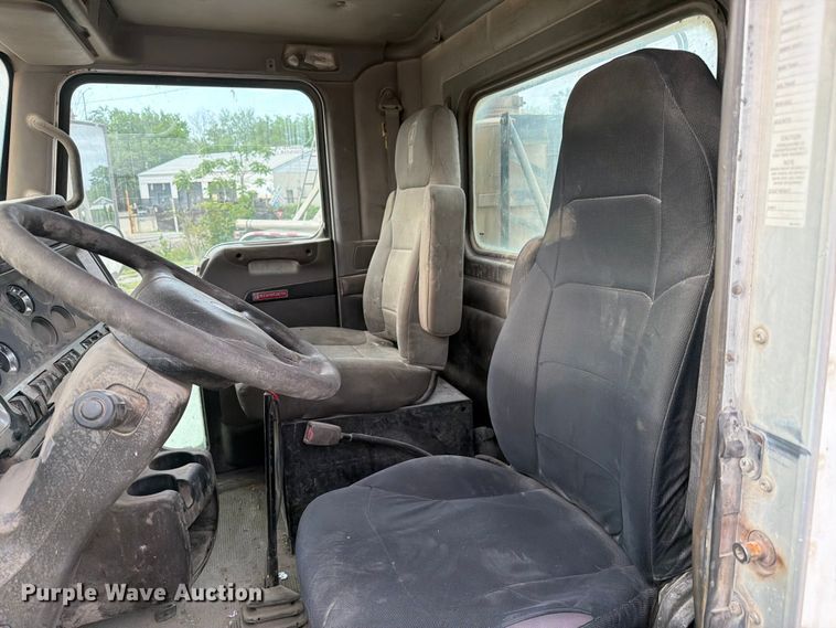 image for item FC3043 2007 Kenworth T800 semi truck