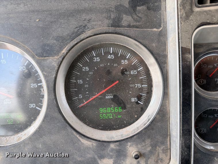 image for item FC3043 2007 Kenworth T800 semi truck