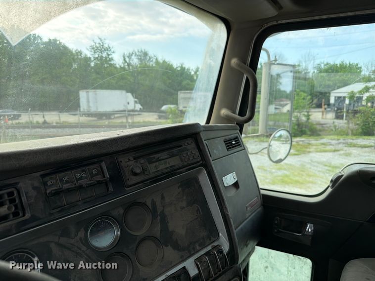 image for item FC3043 2007 Kenworth T800 semi truck