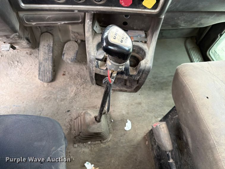 image for item FC3043 2007 Kenworth T800 semi truck