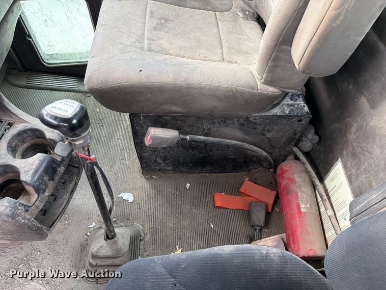 image for item FC3043 2007 Kenworth T800 semi truck