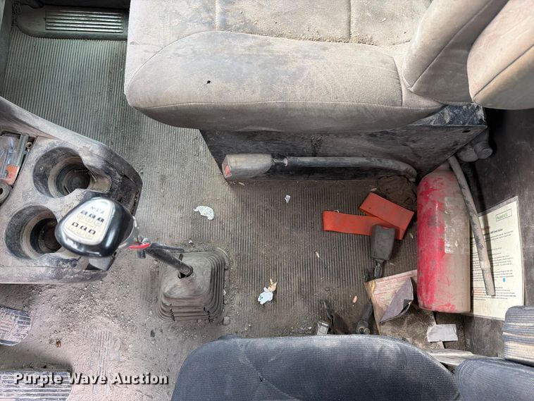 image for item FC3043 2007 Kenworth T800 semi truck