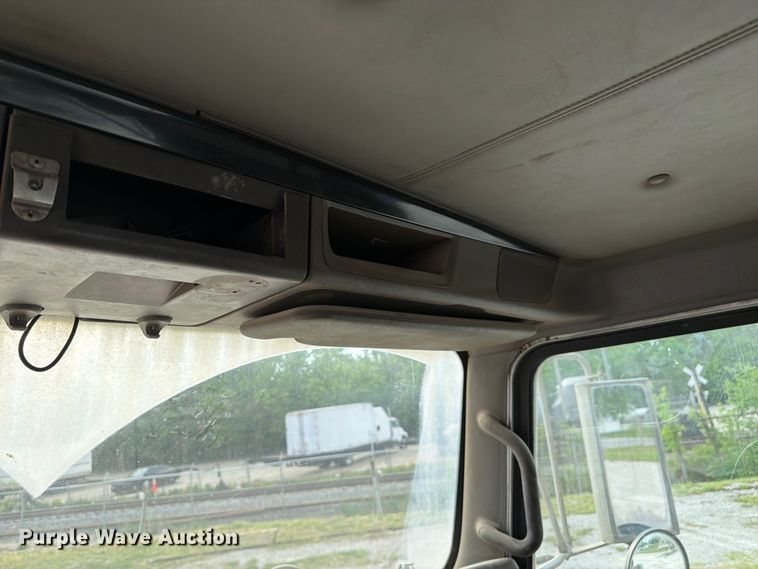 image for item FC3043 2007 Kenworth T800 semi truck