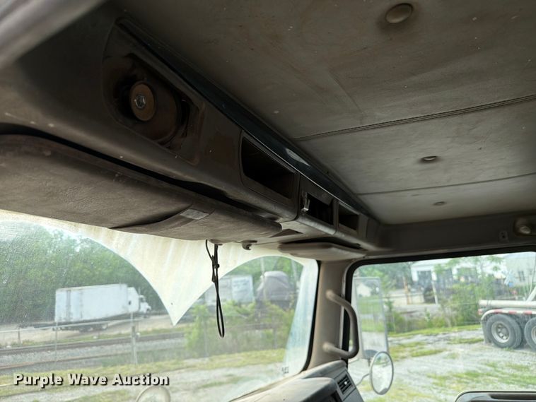 image for item FC3043 2007 Kenworth T800 semi truck