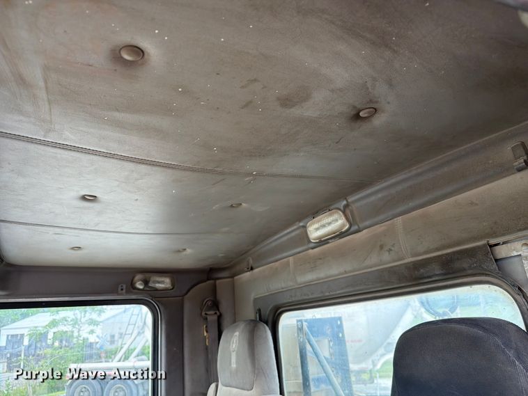 image for item FC3043 2007 Kenworth T800 semi truck