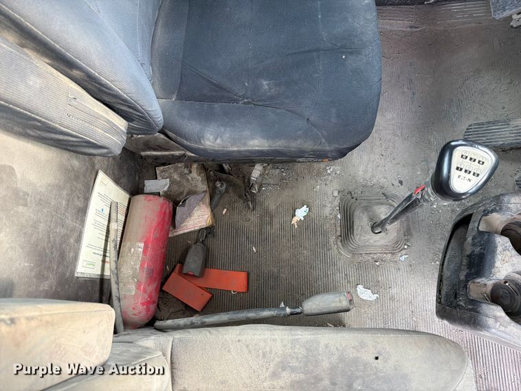 image for item FC3043 2007 Kenworth T800 semi truck