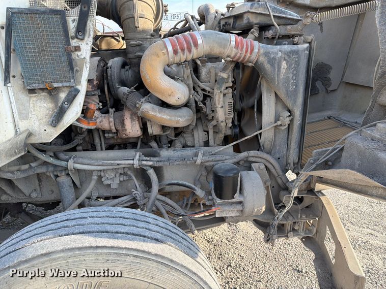 image for item FC3043 2007 Kenworth T800 semi truck