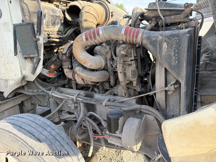 image for item FC3043 2007 Kenworth T800 semi truck