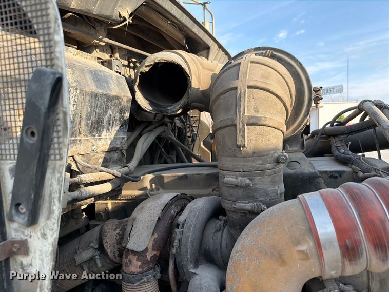 image for item FC3043 2007 Kenworth T800 semi truck