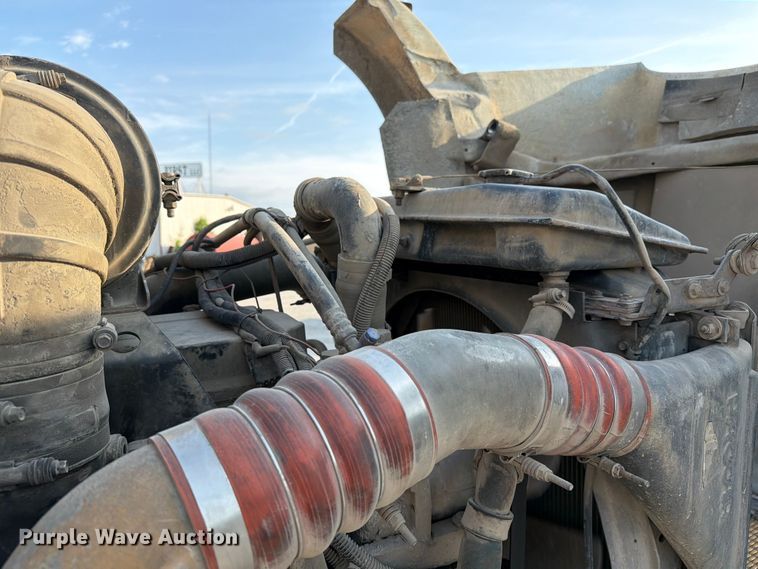 image for item FC3043 2007 Kenworth T800 semi truck