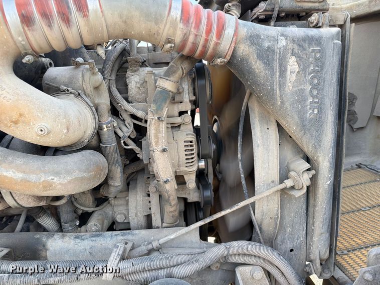 image for item FC3043 2007 Kenworth T800 semi truck