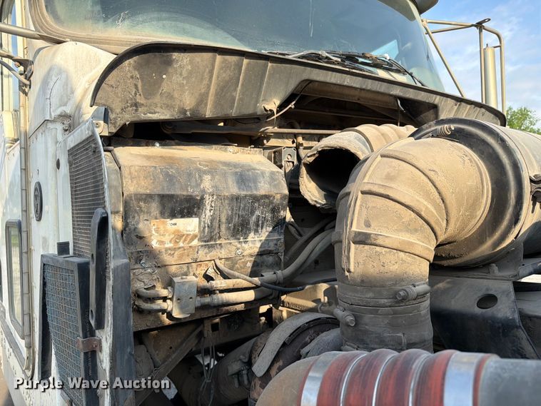 image for item FC3043 2007 Kenworth T800 semi truck