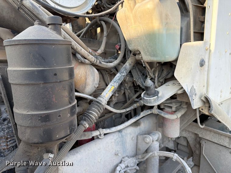 image for item FC3043 2007 Kenworth T800 semi truck