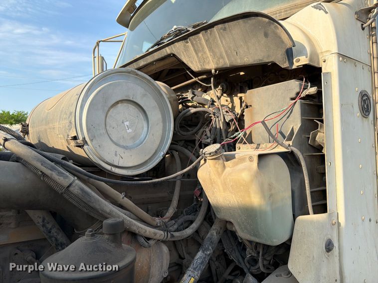 image for item FC3043 2007 Kenworth T800 semi truck