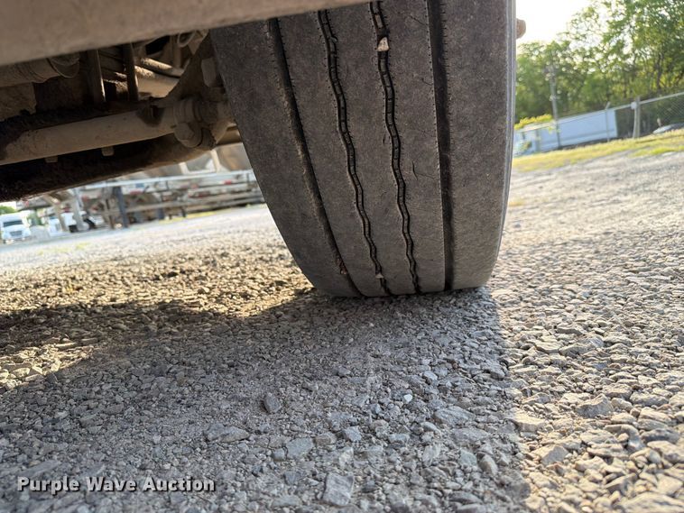 image for item FC3043 2007 Kenworth T800 semi truck