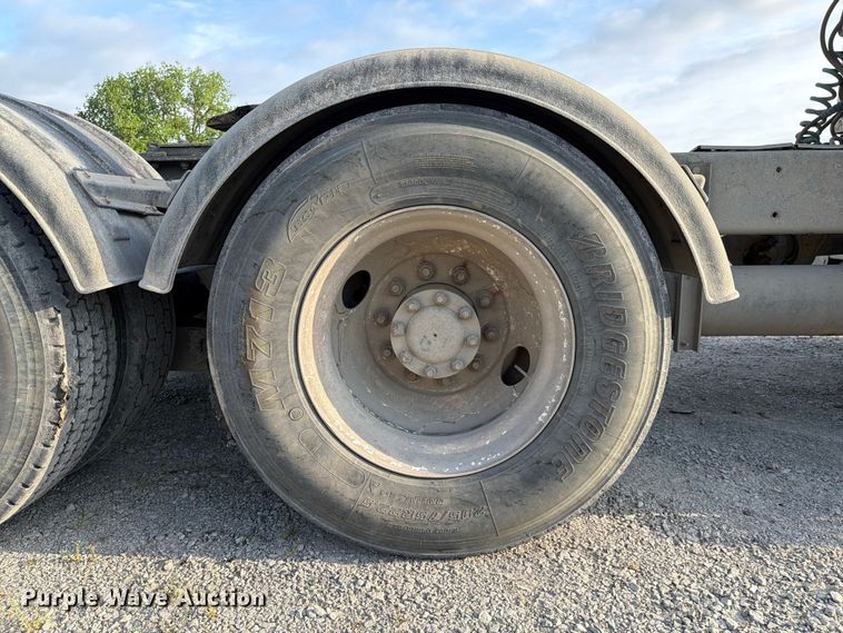 image for item FC3043 2007 Kenworth T800 semi truck