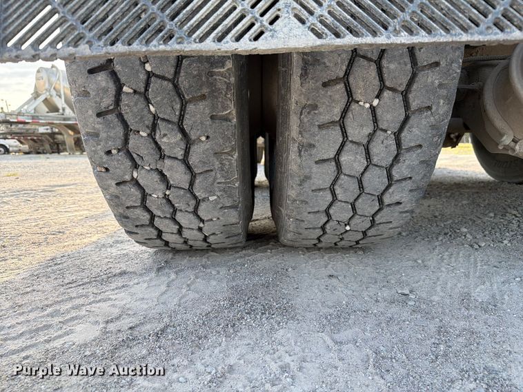 image for item FC3043 2007 Kenworth T800 semi truck