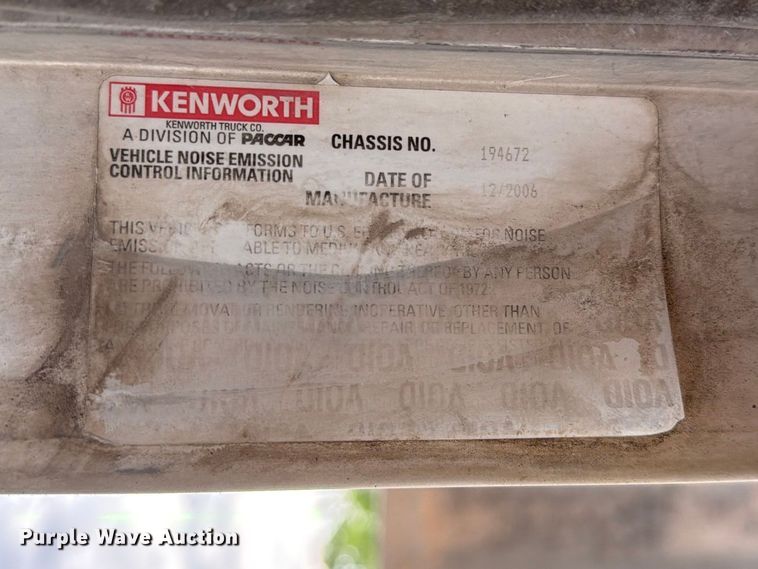 image for item FC3043 2007 Kenworth T800 semi truck