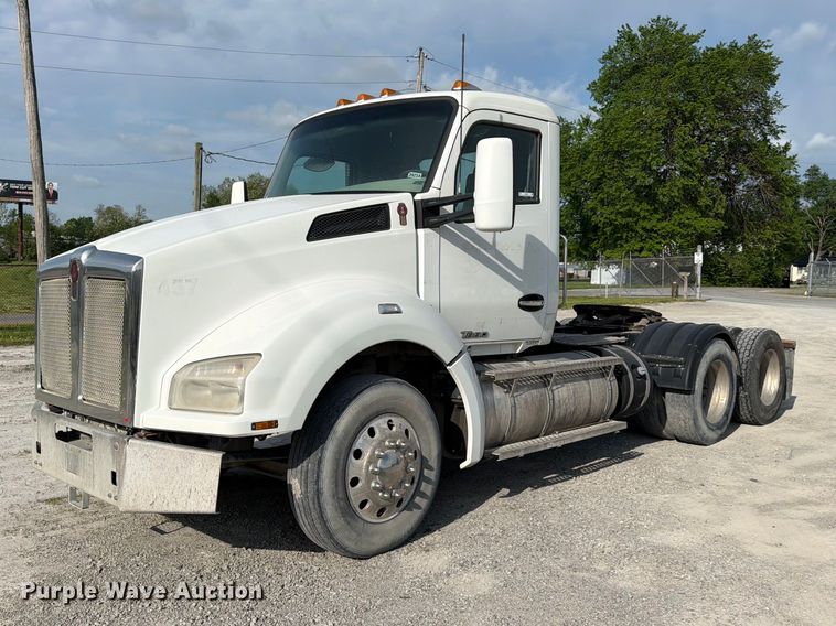 image for item FC3044 2016 Kenworth T880 semi truck