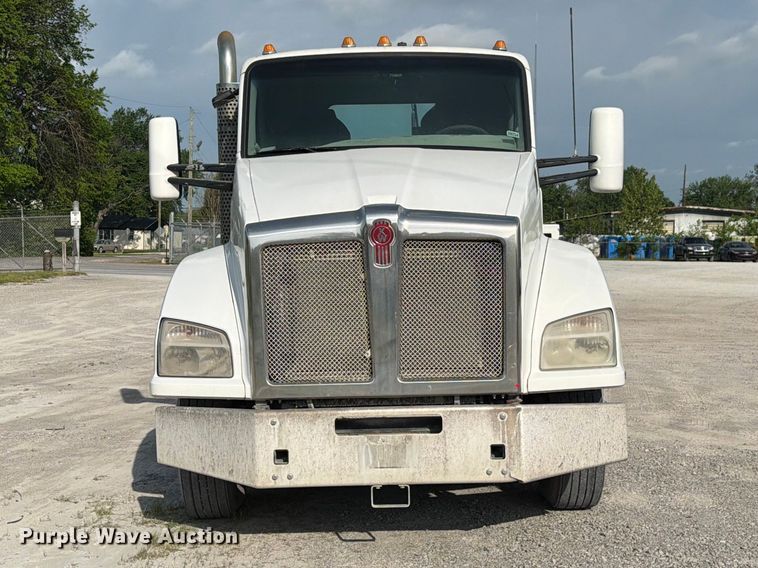 image for item FC3044 2016 Kenworth T880 semi truck