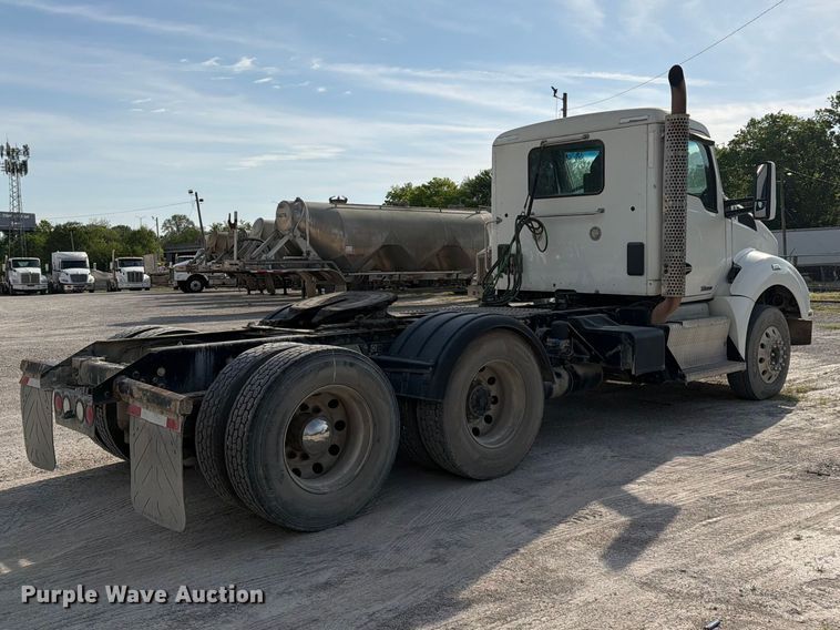 image for item FC3044 2016 Kenworth T880 semi truck