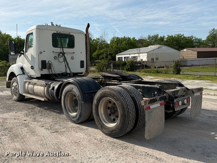 image for item FC3044 2016 Kenworth T880 semi truck