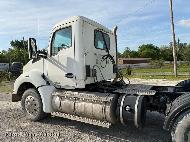 image for item FC3044 2016 Kenworth T880 semi truck