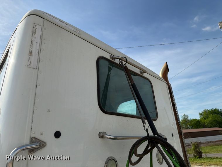 image for item FC3044 2016 Kenworth T880 semi truck