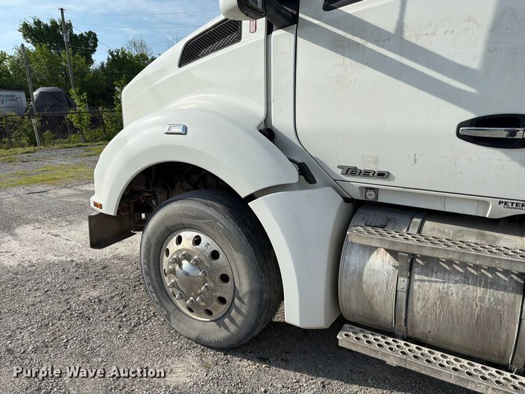 image for item FC3044 2016 Kenworth T880 semi truck
