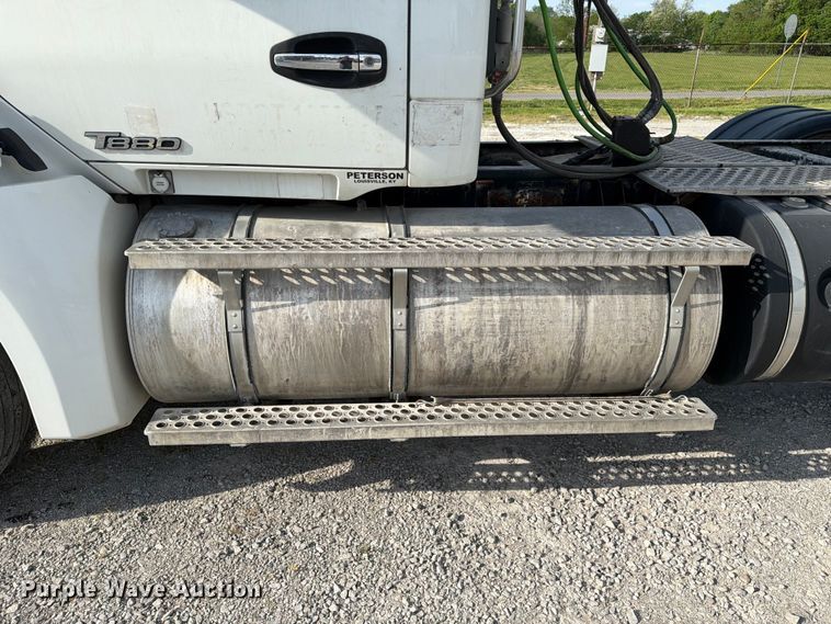 image for item FC3044 2016 Kenworth T880 semi truck